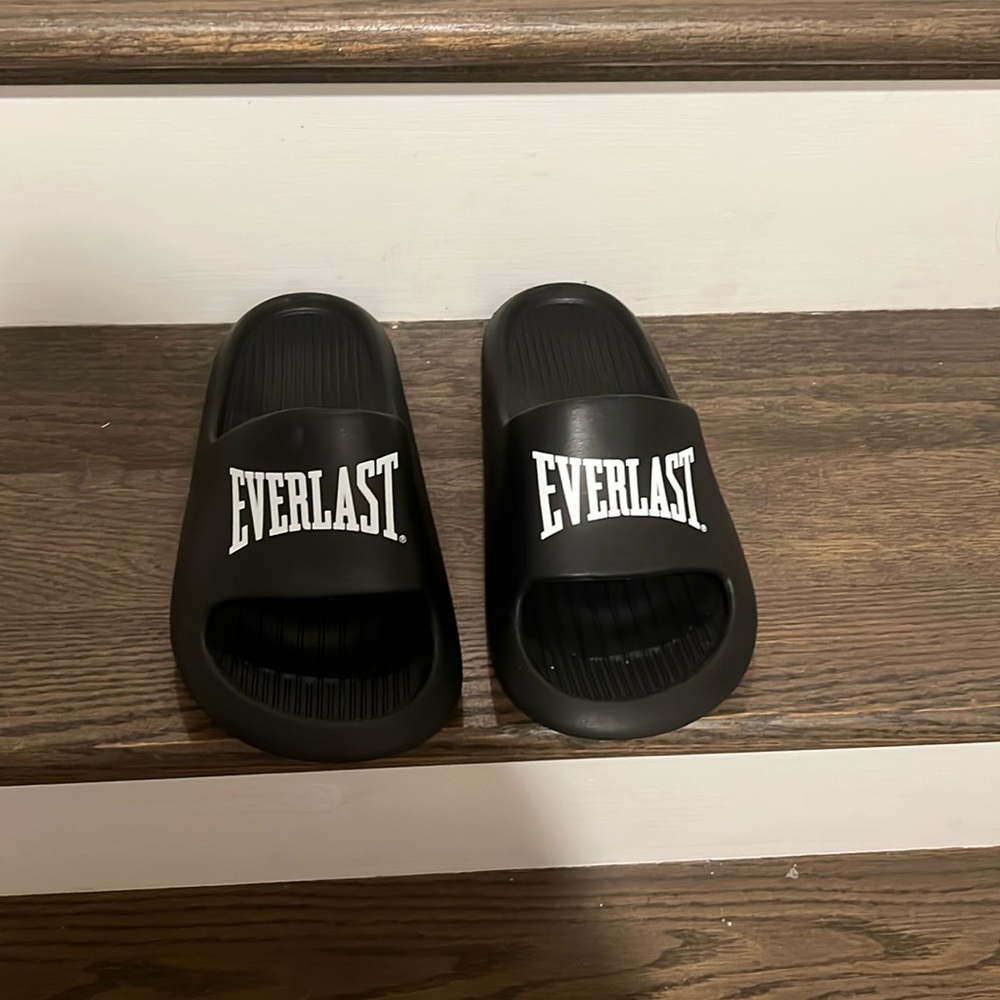 Ever last sandals